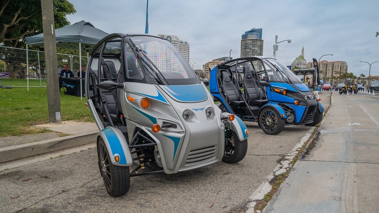 Two Arcimoto FUVs on street