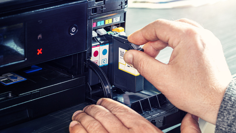 changing printer ink cartridges