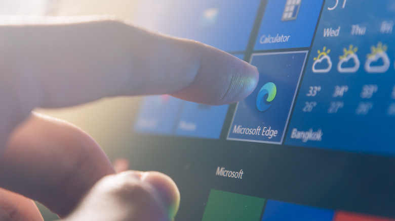 finger touching microsoft edge app