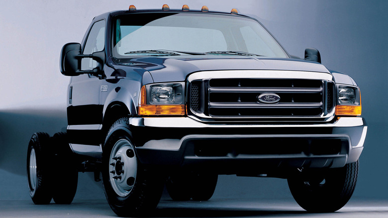 Front-quarter view of a 2002 Ford F-350 in dark blue