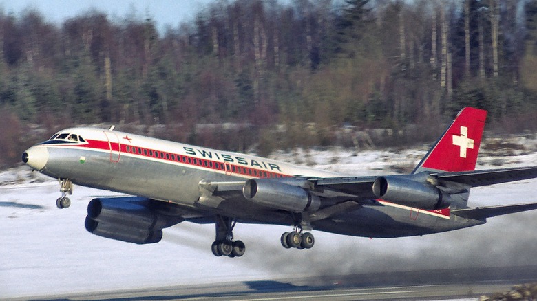 a Convair 990 Coronado owned by Swissair taking off