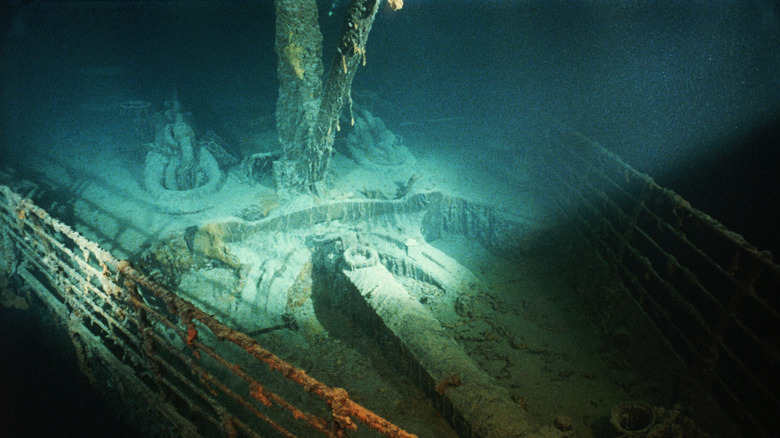 Titanic bow wreckage underwater