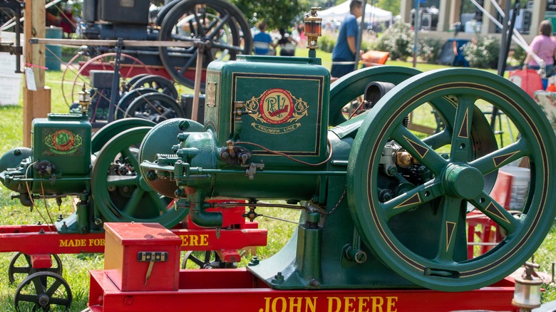 Antique hit-and-miss engine on display at fair