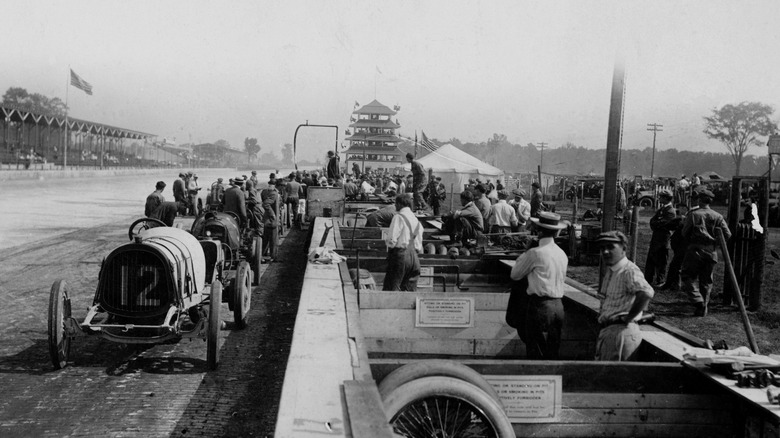 Indy 500 1911 pit