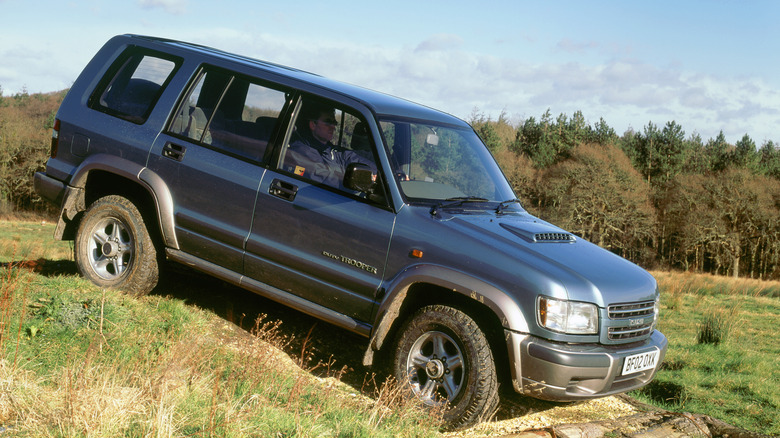 Isuzu Trooper going off road