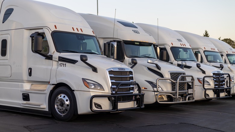 What's The Difference Between A Bobtail Truck And A Box Truck?