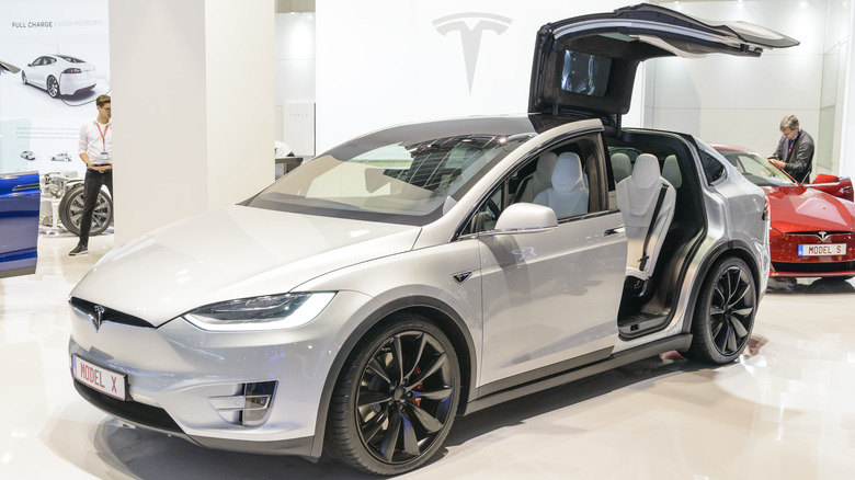 Tesla Model X P90D