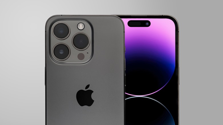 iPhone 14 Pro's cameras and Dynamic Island