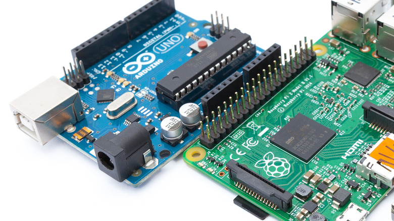 Arduino Uno and Raspberry Pi boards