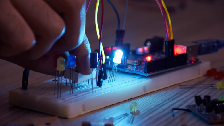 Arduino board lighting LED