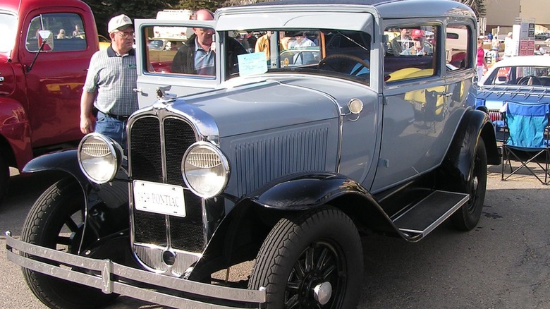 A 1929 Pontiac 6