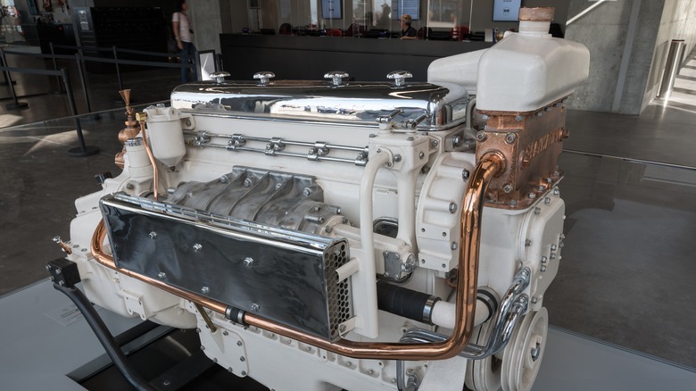 Detroit Diesel Series 71 on display