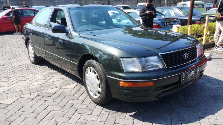 A Lexus LS 400 parked