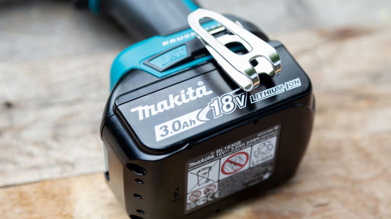 Makita driver label exposed