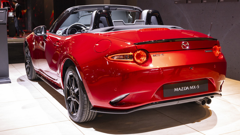 2023 Mazda MX-5 rear end showroom