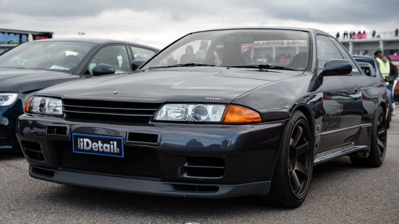 black R32 Nissan Skyline