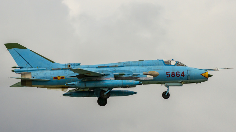 Vietnamese Su-22 preparing to land