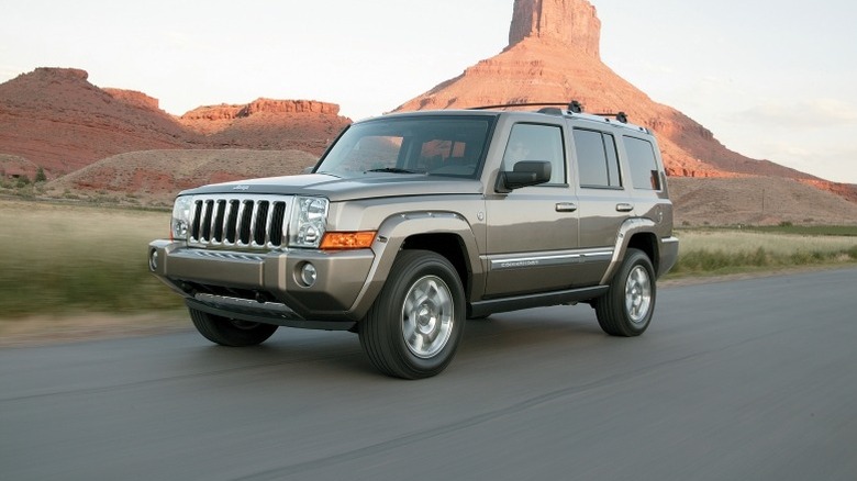 2006 Jeep Commander Limited driving on road