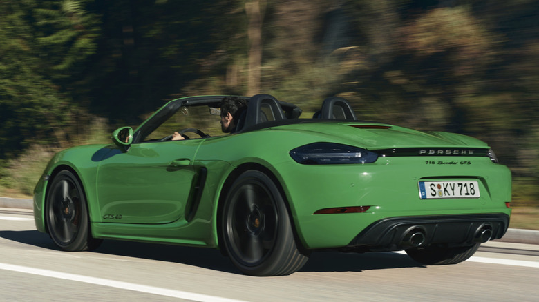 Front 3/4 view of Porsche Boxster 718