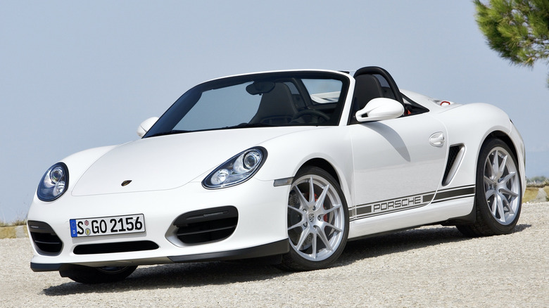 Front 3/4 view of Porsche Boxster 987