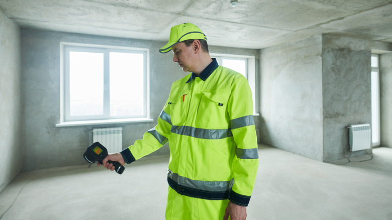 Inspector Using Thermal Imager