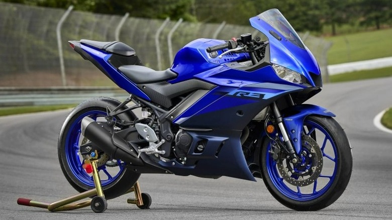 blue yamaha yzf-r3