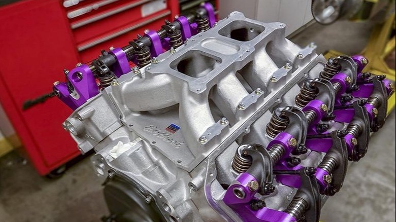 Mopar 572 Hemi crate engine