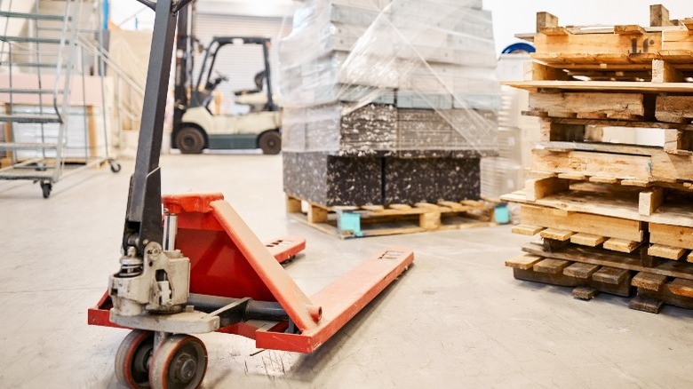 A pallet jack ready to be used