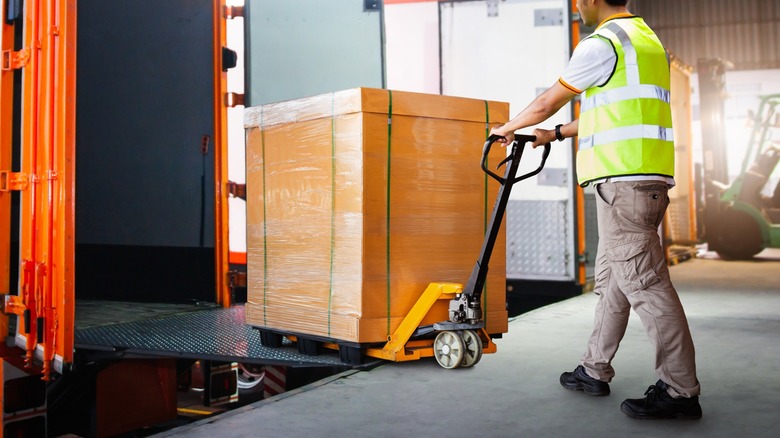 Man using a pallet jack