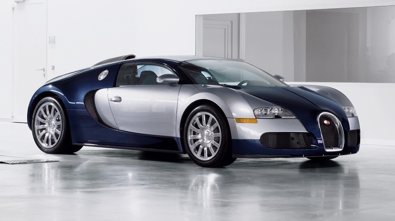 Front 3/4 static shot of a Bugatti Veyron 16.4