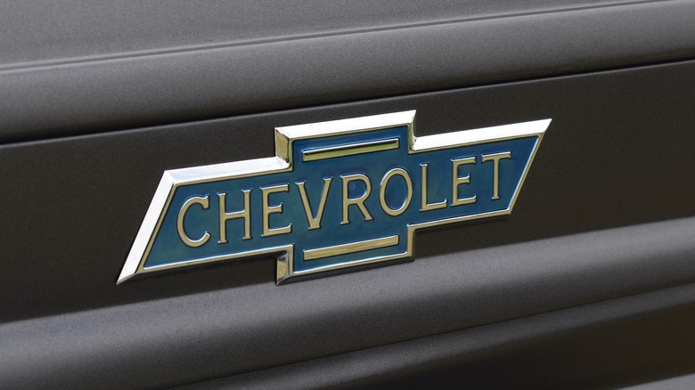 The iconic Chevrolet bowtie logo with the company's name inside.