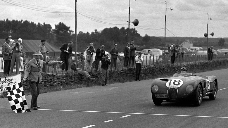 A Jaguar C-type crossing the finish line at the Le Mans race