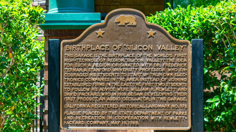 Plaque reading "Birthplace of Silicon Valley" outside Hewlett and Packard's former home in Palo Alto