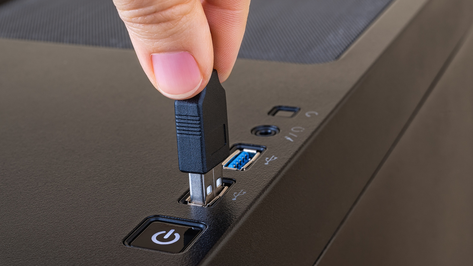 Why Are Some USB Ports Blue? Here's What It Means