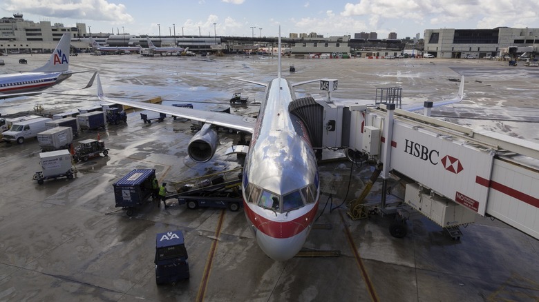 American Airlines Boeing 757 at the gate