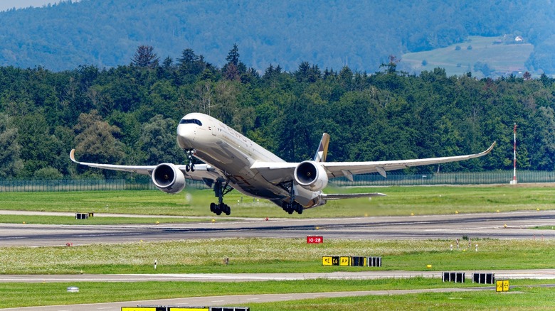 Boeing 767 taking off