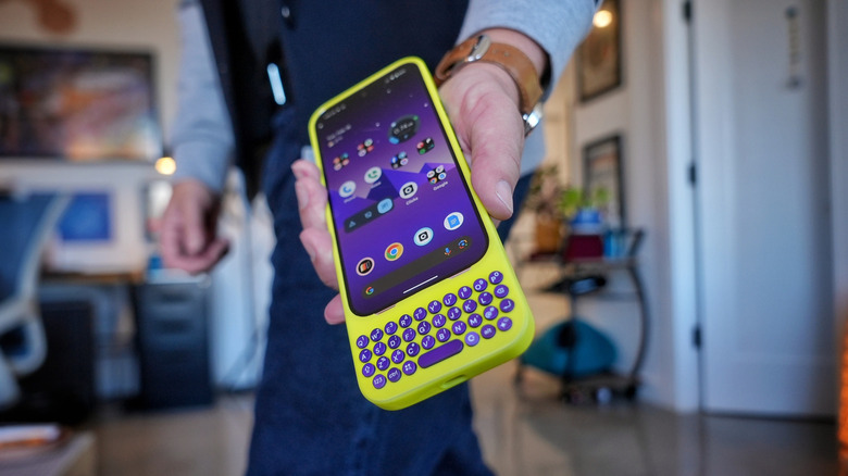 Man holding a Pixel 9 Pro with Clicks attached