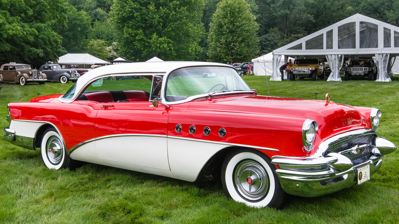 A Buick Roadmaster with four ventiports.