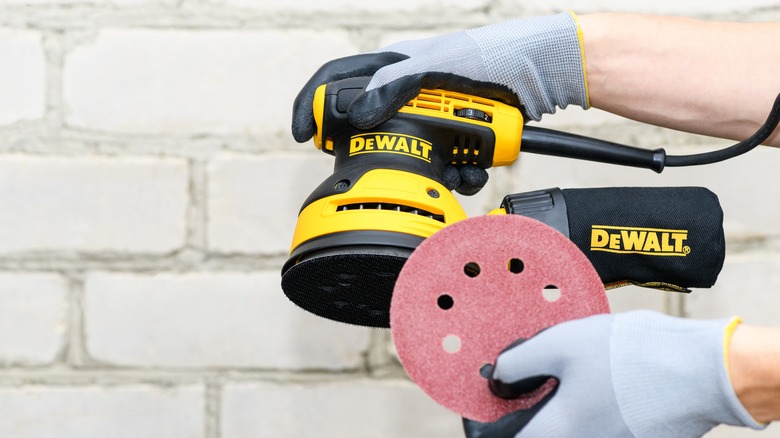 DeWalt sanding tool