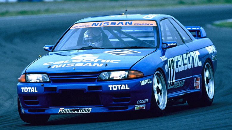 Front 3/4 view of blue Nissan GT-R R32 race car