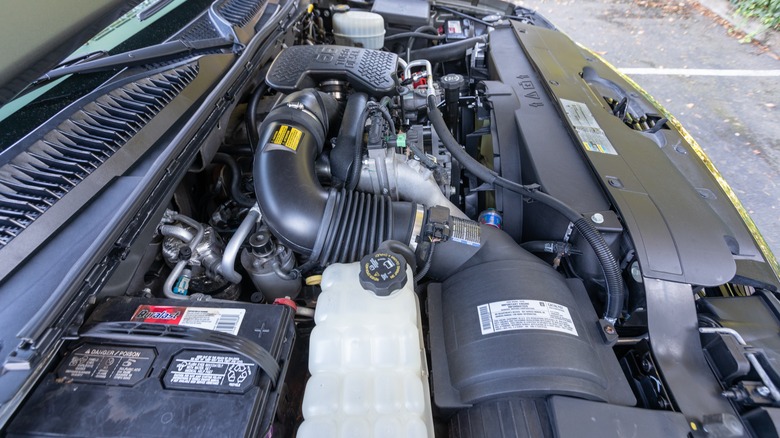 The engine bay of a 2006 Chevy Silverado