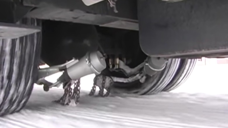 Chains between the tires of an emergency vehicle.