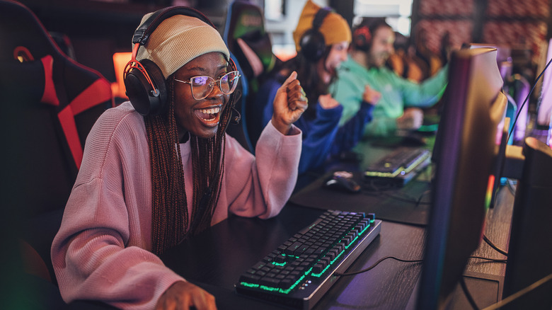 girl sitting at gaming pc