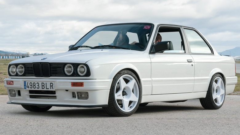 Why Every Car Fanatic Should Drive A BMW E30 At Least Once