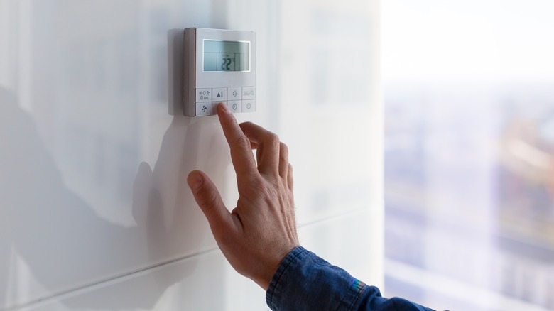 hand adjusting thermostat