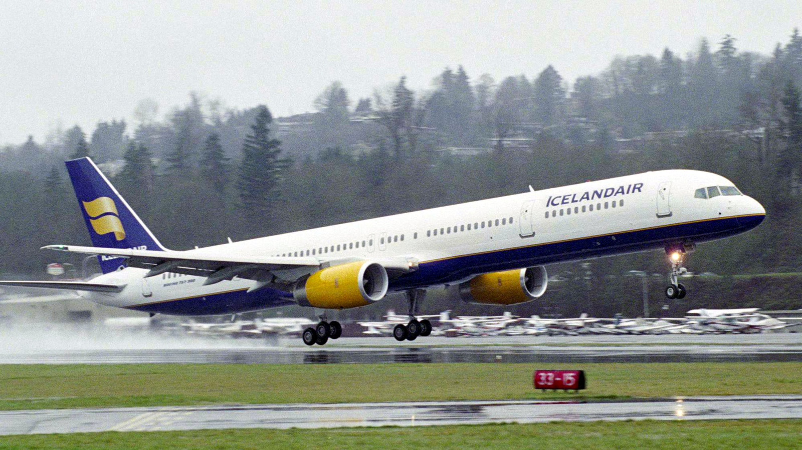 Why Is The Boeing 757 Called The 'Flying Pencil?'