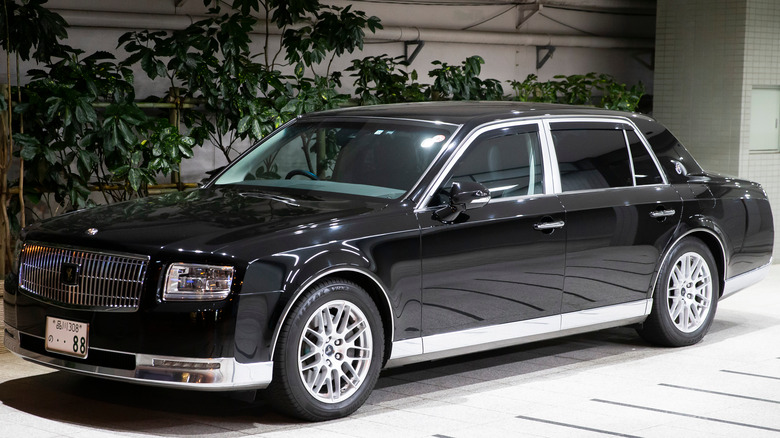 side view of Toyota Century 