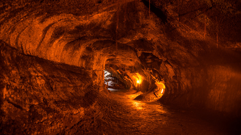 Lava tubes on Earth 