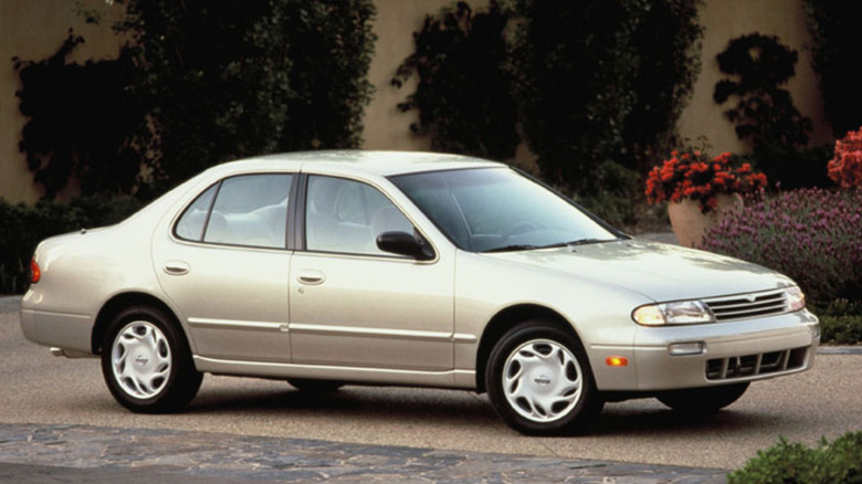 1996 Nissan Altima, front-right three-quarter view