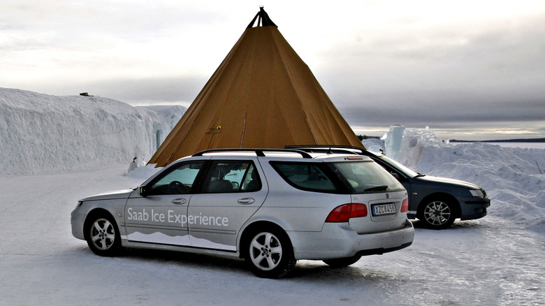 Saab 9-5 SportCombi parked on ice